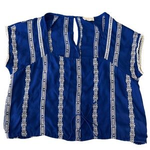 💋3/$10💋Altar'd State Royal Blue Aztec Cropped Blouse Size Large